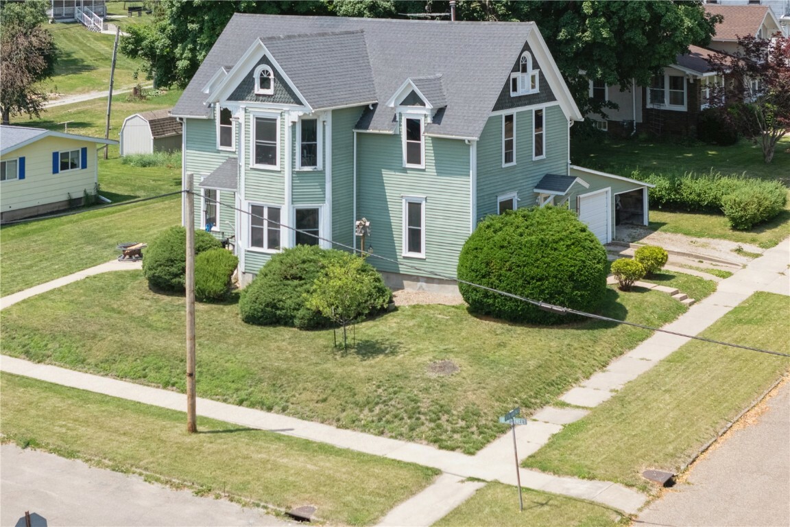 1802 9th Ave  Belle Plaine IA 52208 photo