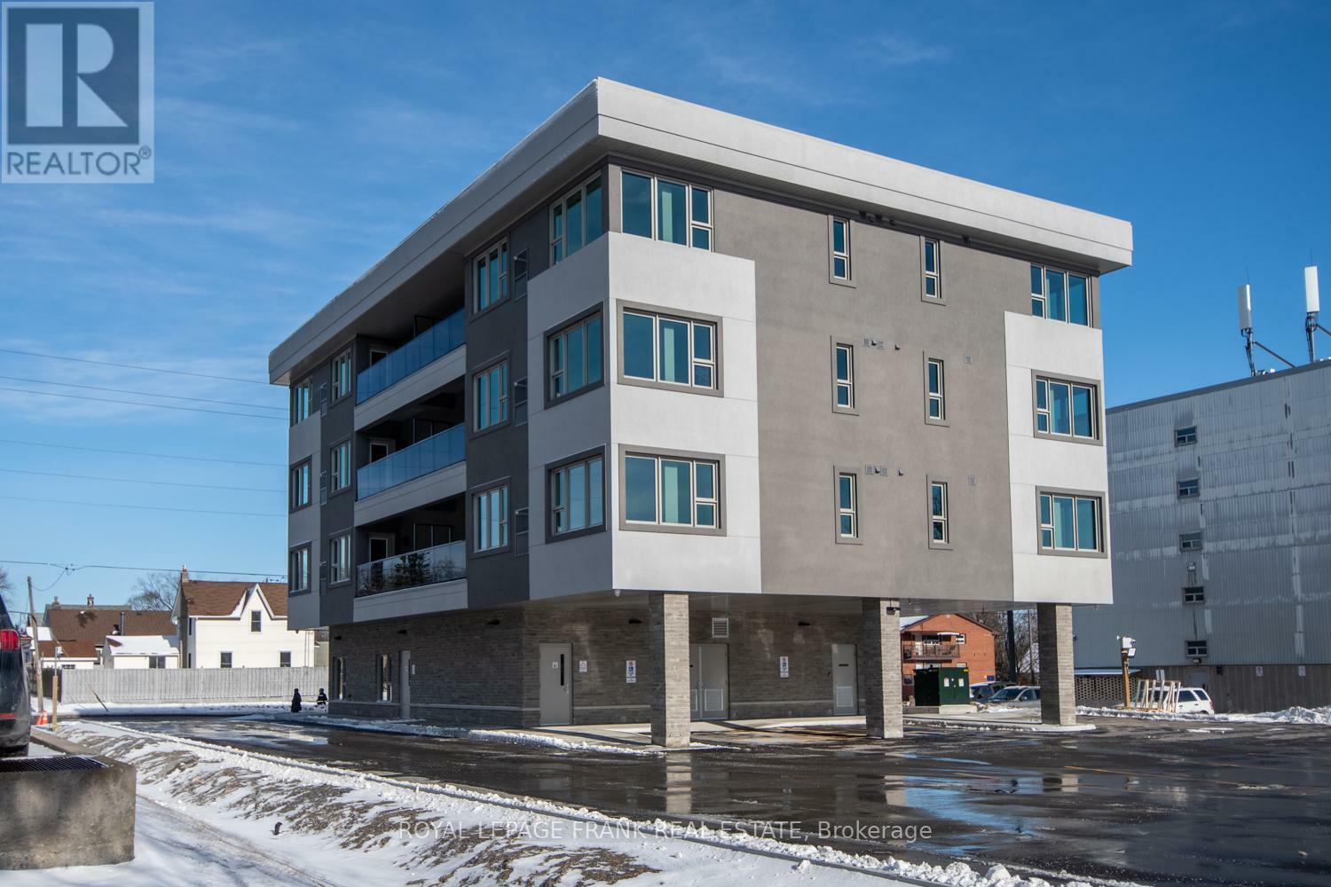 Property Photo:  143 Bloor Street West  ON L1J 1P5 