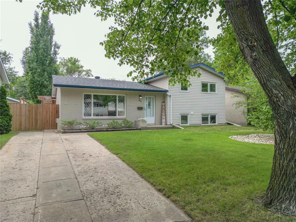Property Photo: 45 Buttercup Bay MB R7B 1G2