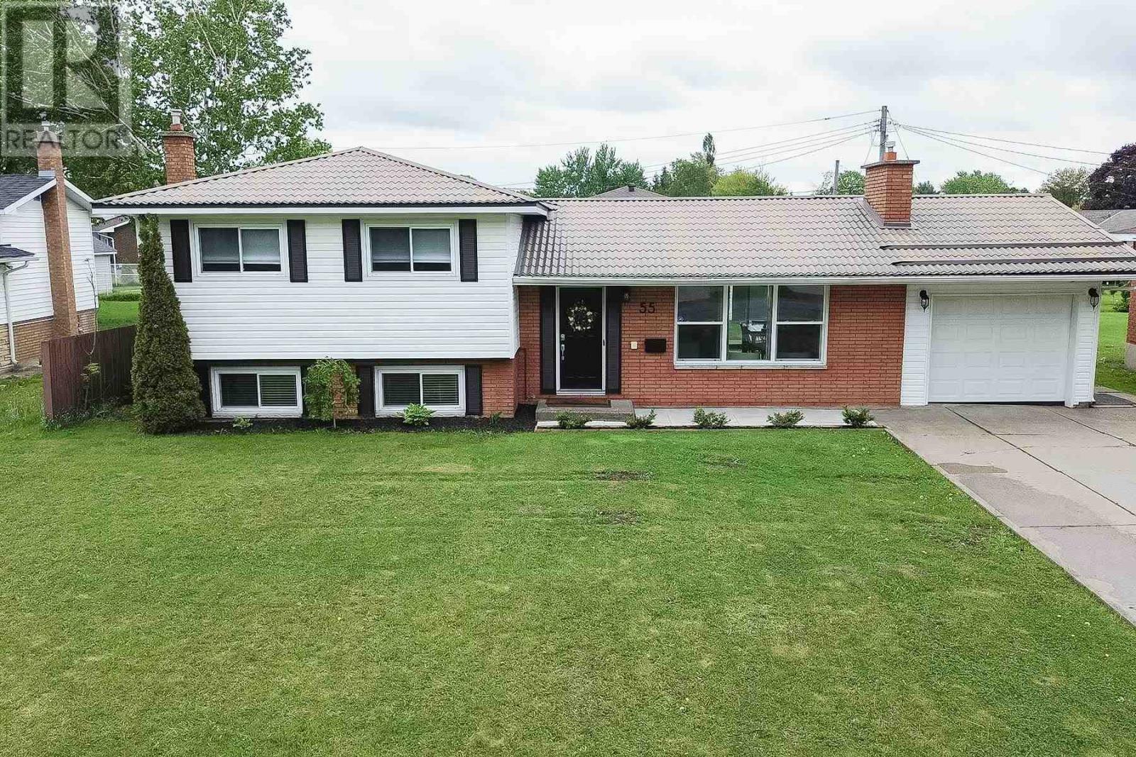 Property Photo: 55 Pelican Dr ON P6B 3Z5