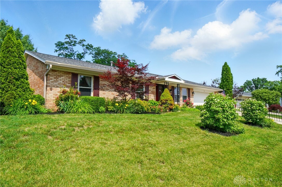 Property Photo: 1161 Leaf Tree Lane OH 45377