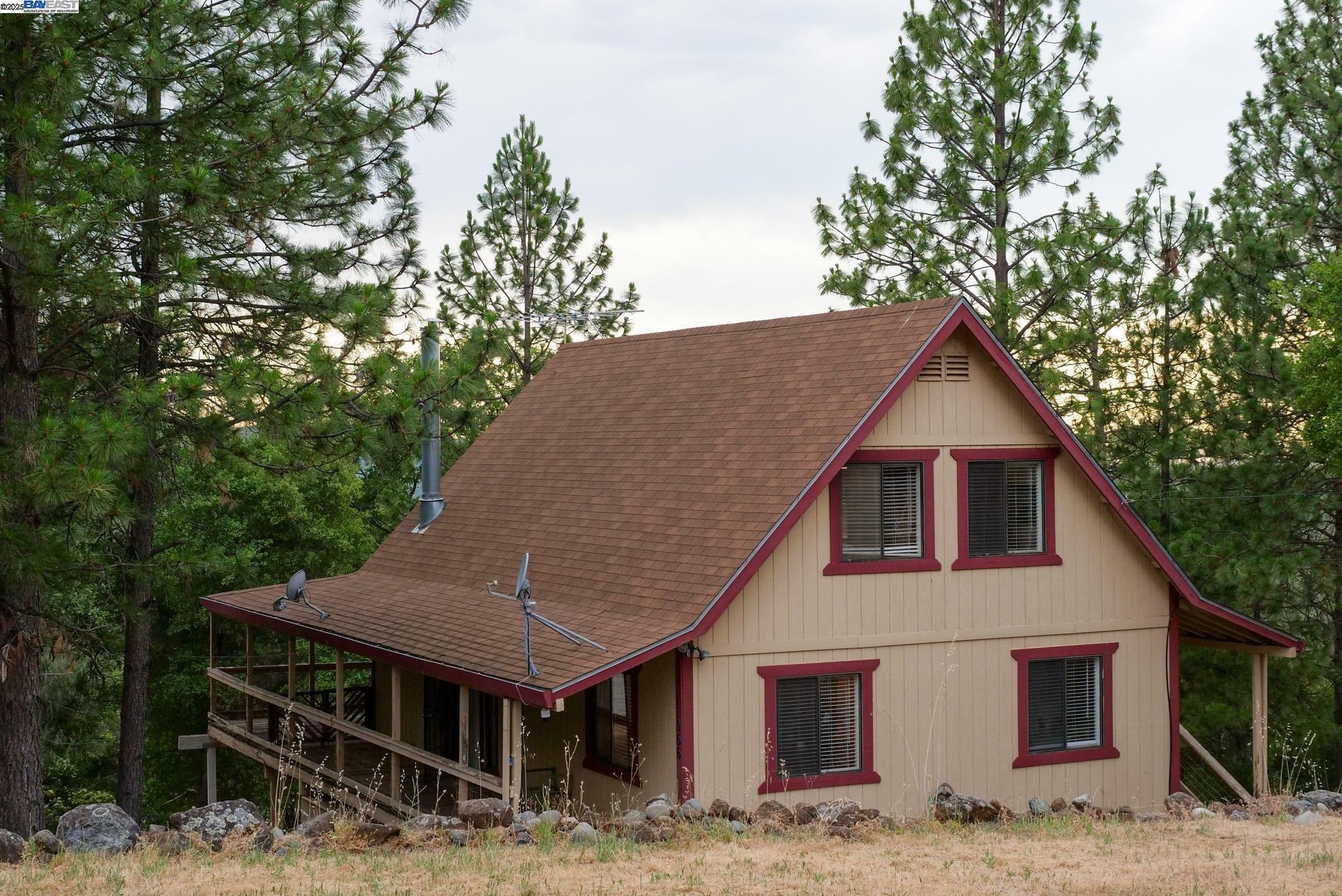 Property Photo: 11066 Shadow Hill Dr CA 95975