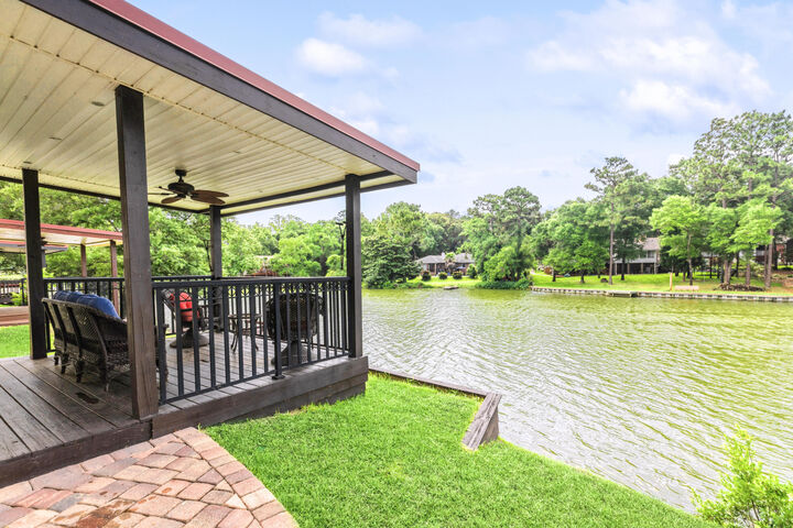 Property Photo:  1056 Lake Way Drive  FL 32578 