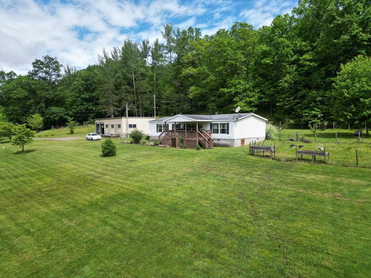 Property Photo: 323 Brushy Meadow Cr Rd WV 26676