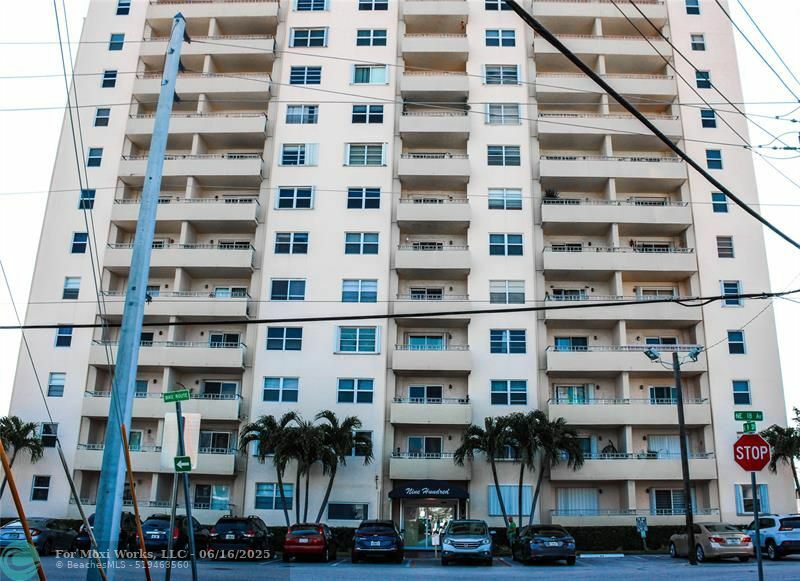 Property Photo: 900 NE 18th Ave 601 FL 33304