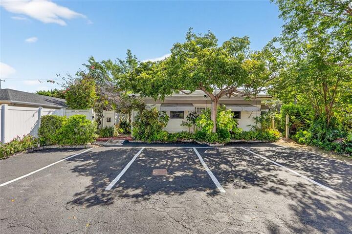 Property Photo: 1401-1403 NE 13th St FL 33304