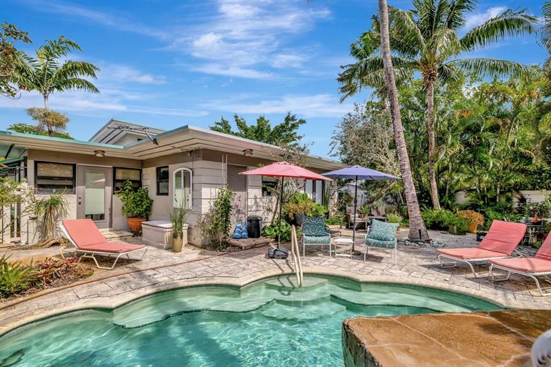 Property Photo: 1401 NE 13th St FL 33304