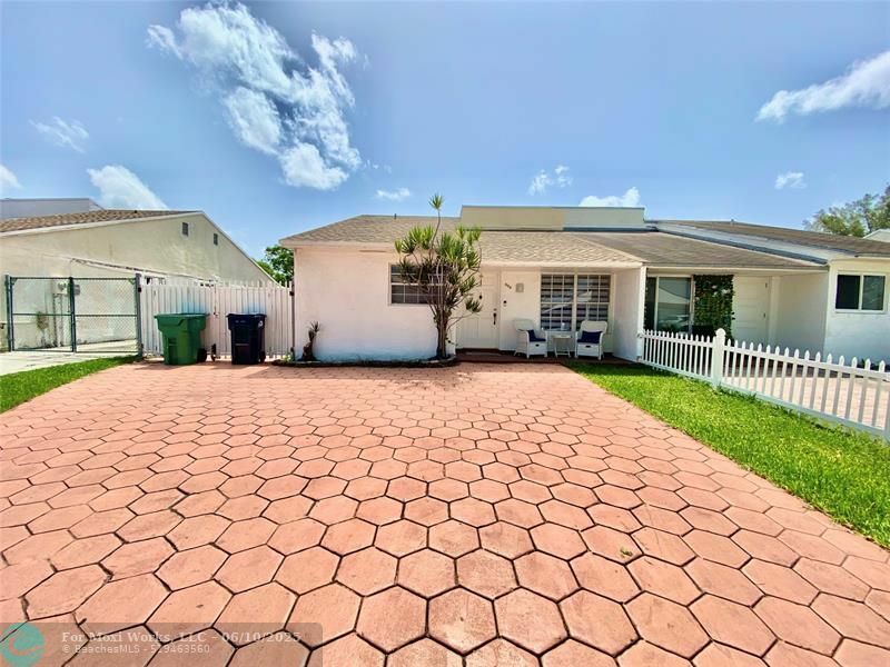 Property Photo: 416 SW 96th Ct FL 33174