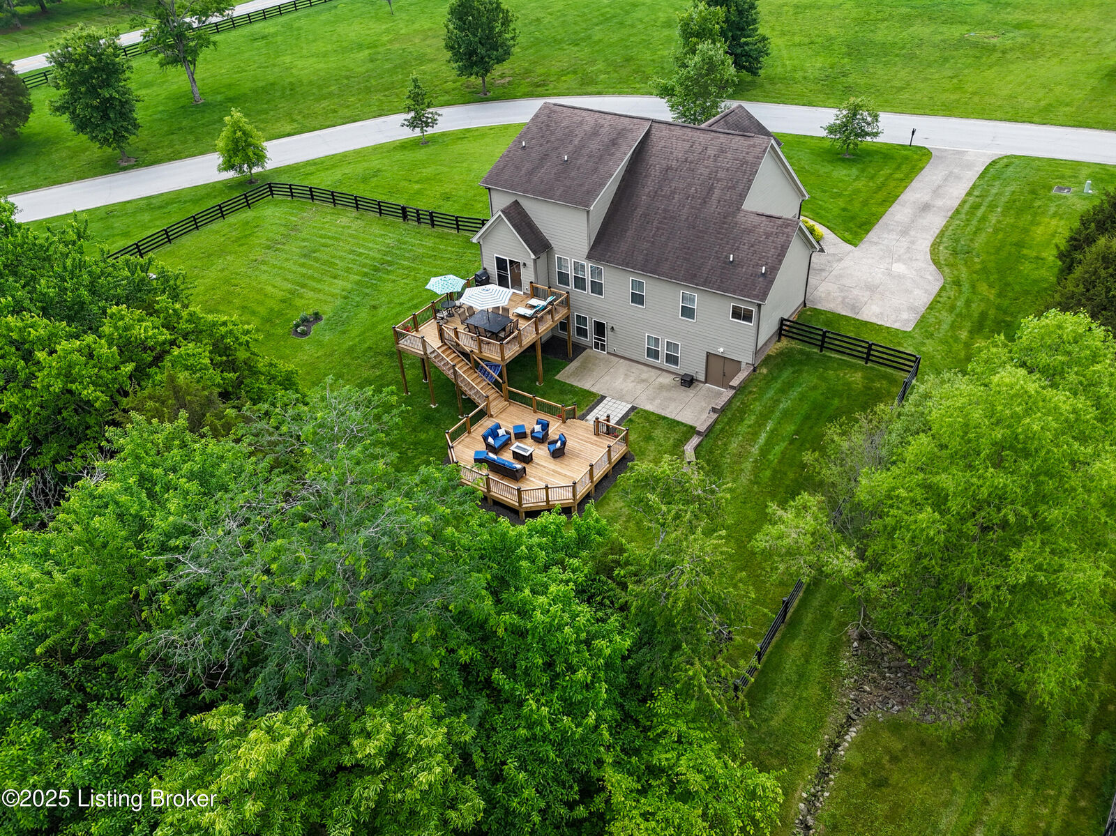 Property Photo:  7507 Grand Oaks Dr  KY 40014 