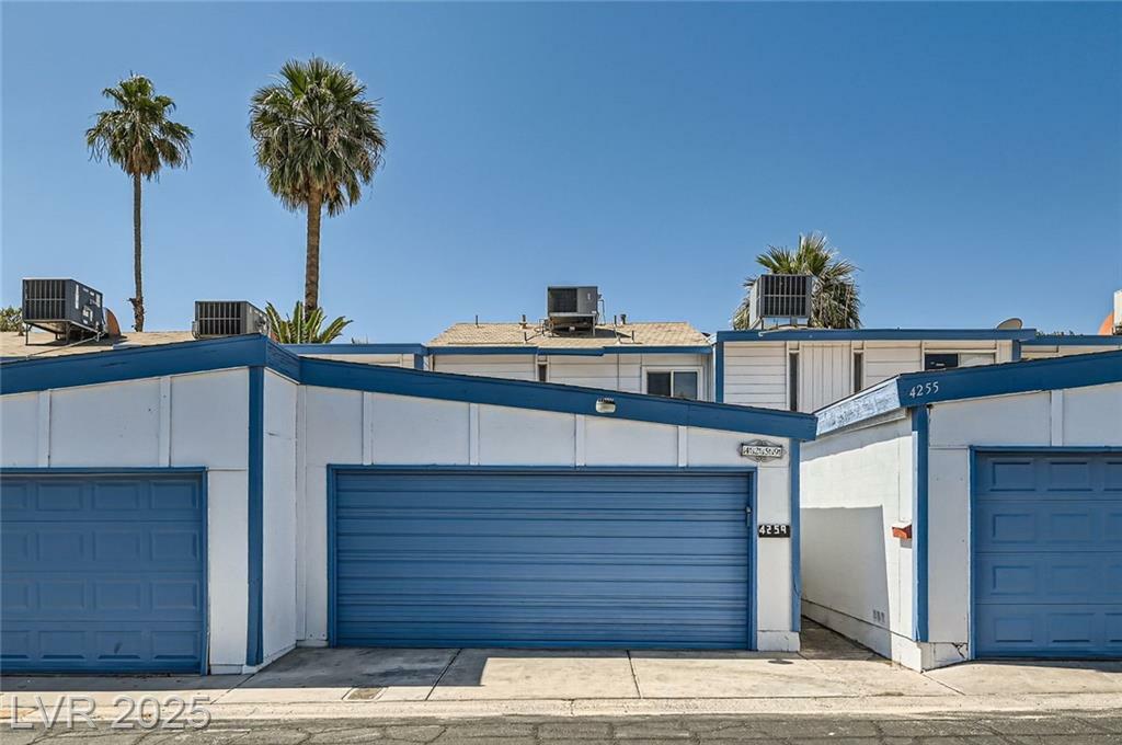 4259 Kona Coast Way  Las Vegas NV 89121 photo