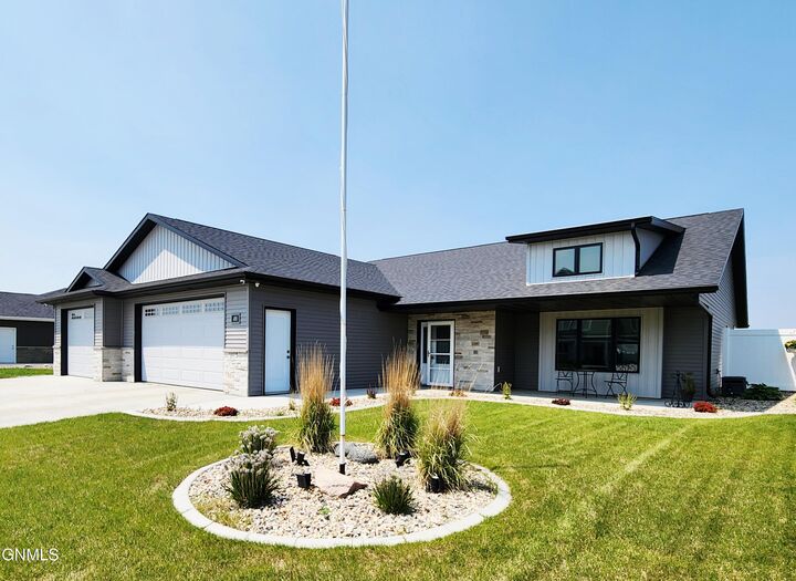 Property Photo: 400 Lennox Drive ND 58504