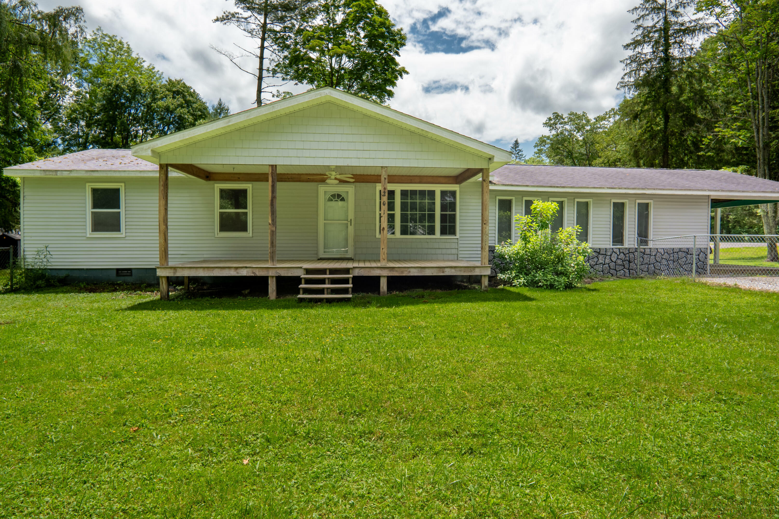Property Photo: 126 E St WV 25984
