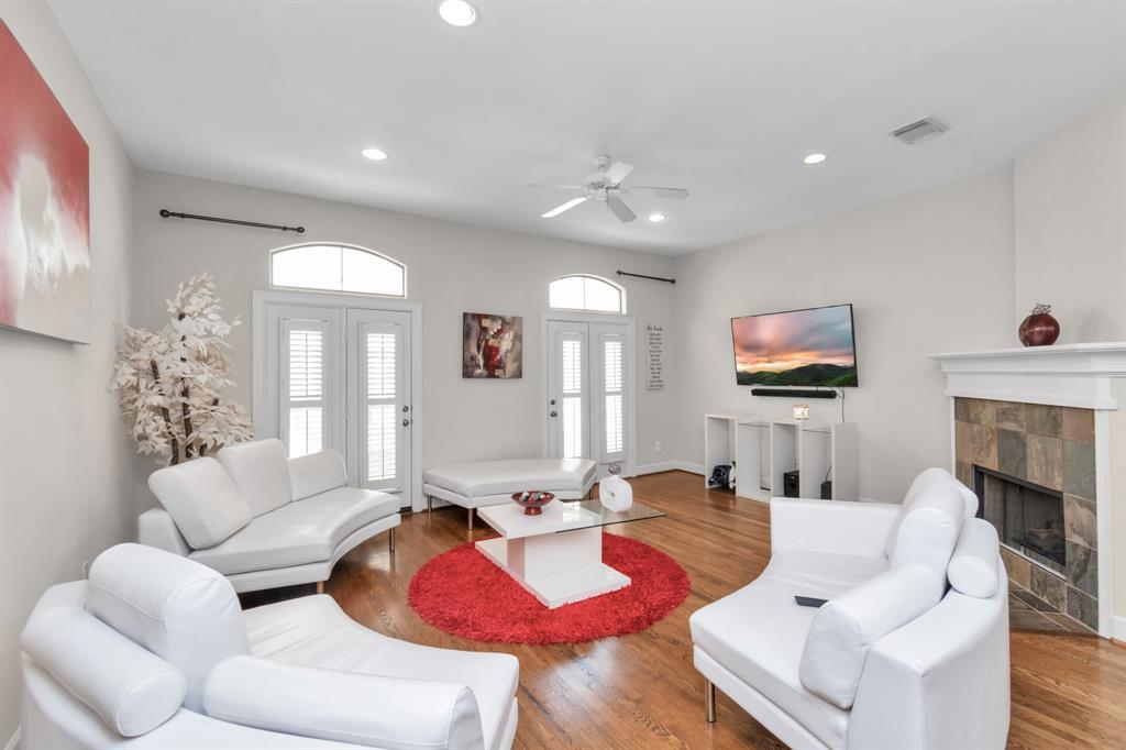 Property Photo: 592 Bomar Street TX 77006