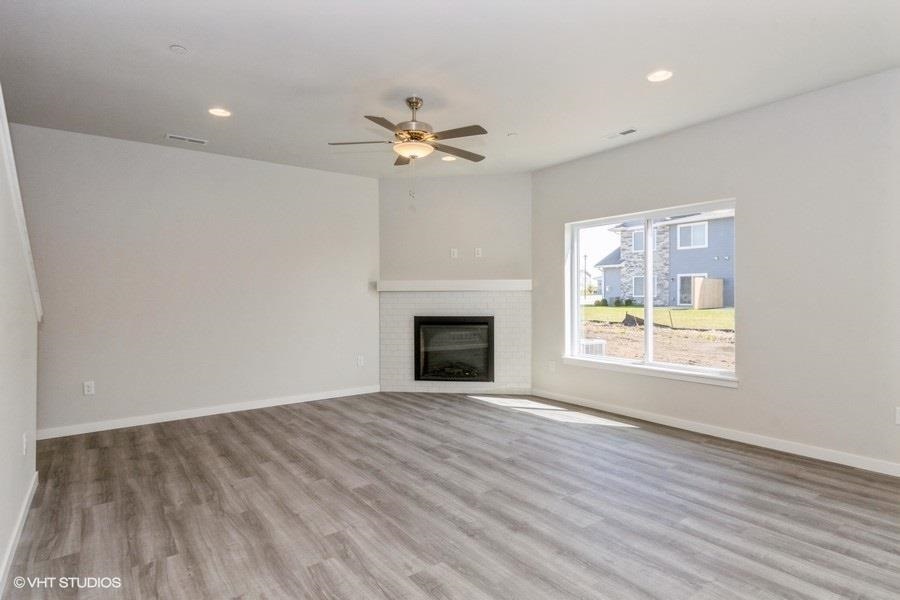 Property Photo: 2224 Eversull Ln IA 52317