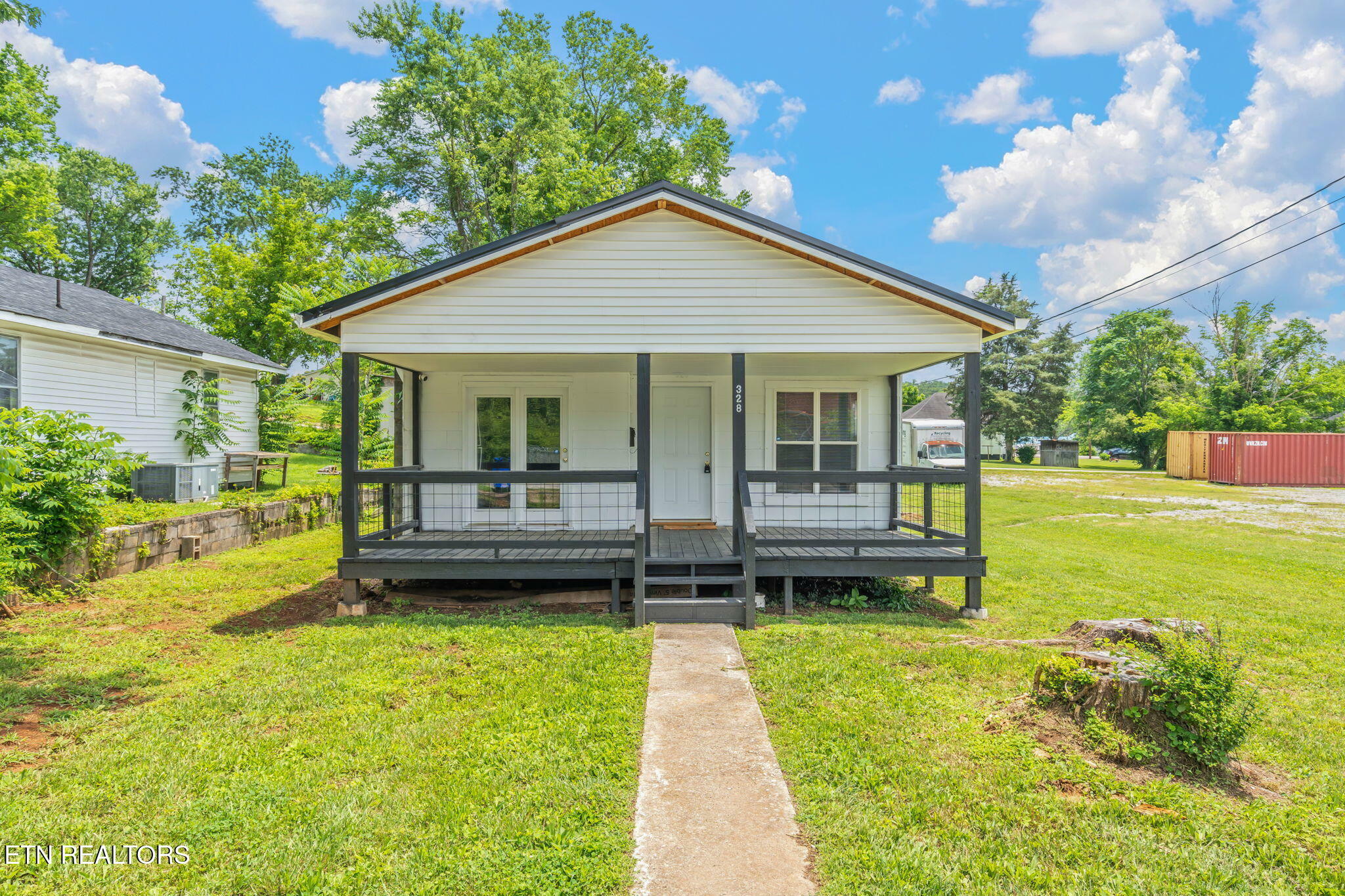 Property Photo:  328 N Chamberlain Ave  TN 37854 