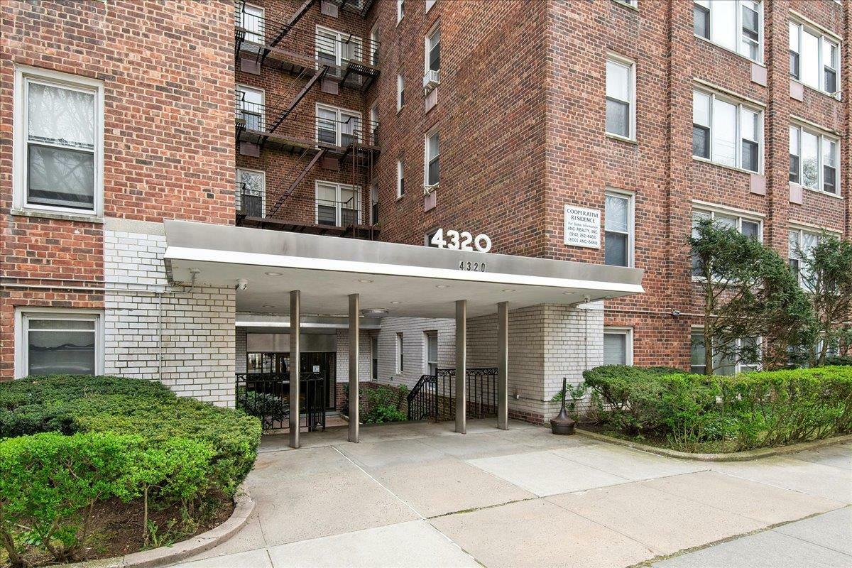 Property Photo: 4320 E Van Cortlandt Park E 5E NY 10470