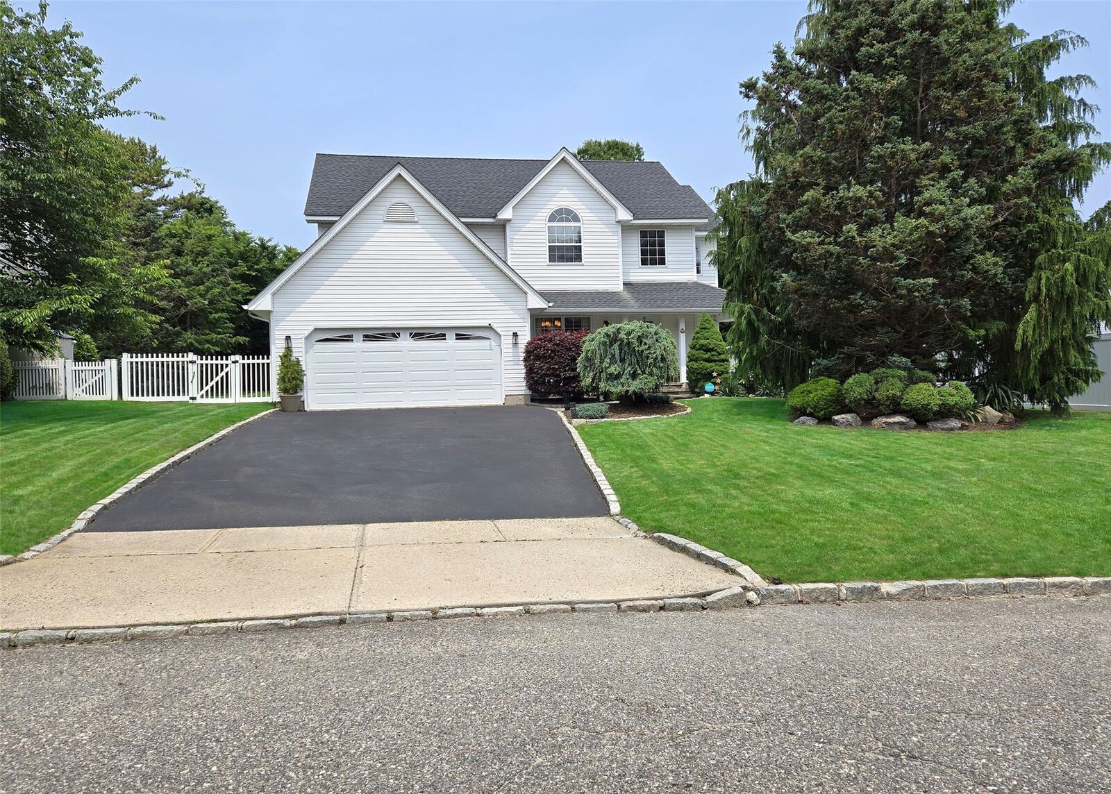 Property Photo:  8 Long House Way  NY 11725 
