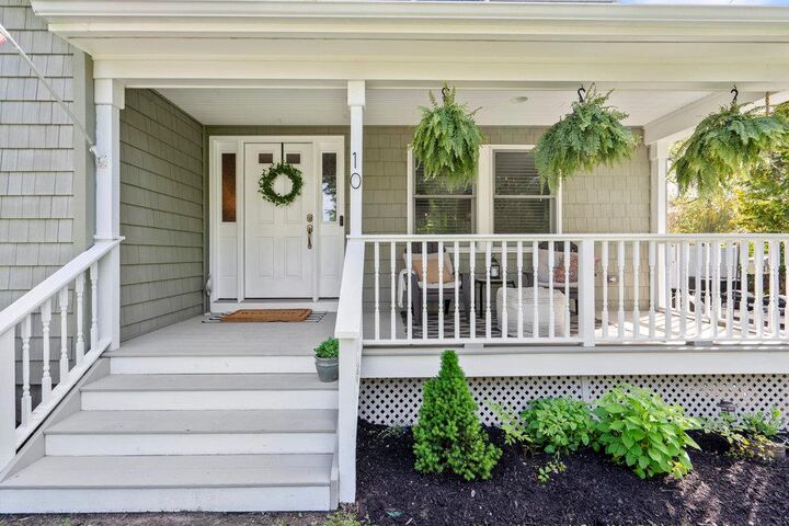 Property Photo:  10 Inwood Road  NY 11934 