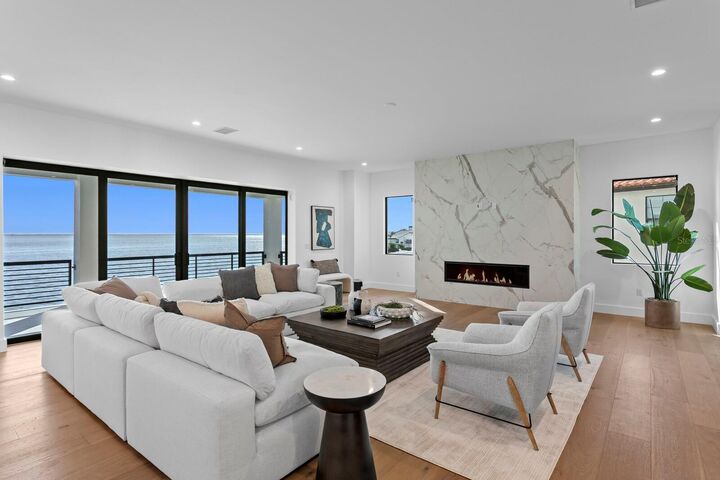 Property Photo:  2087 Michigan Avenue NE  FL 33703 