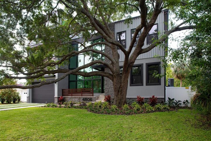 Property Photo:  4806 W Euclid Avenue  FL 33629