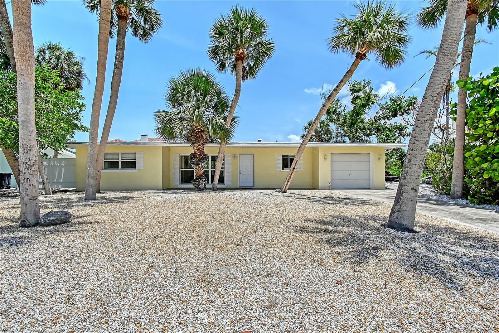 385 Avenida Madera  Sarasota FL 34242 photo