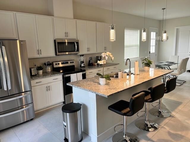 Property Photo:  