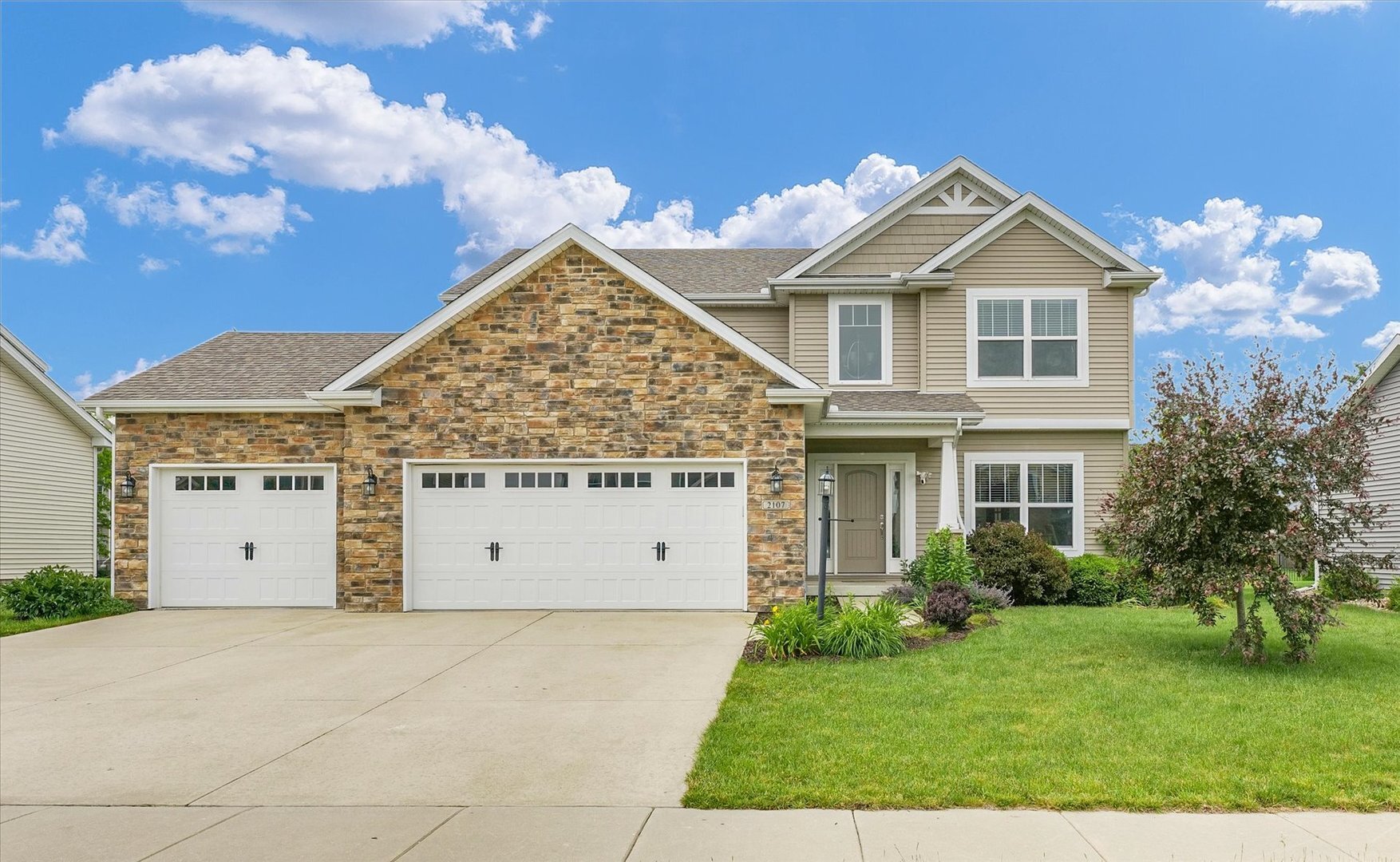 Property Photo: 2107 Max Run Drive E IL 61822