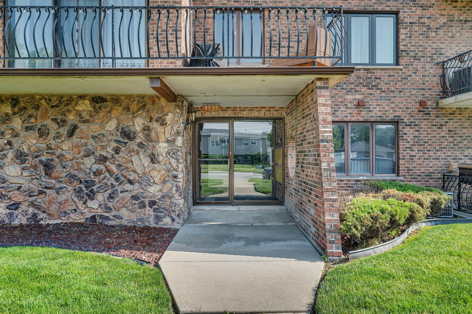 Property Photo:  9535 S Mayfield Avenue 203  IL 60453 
