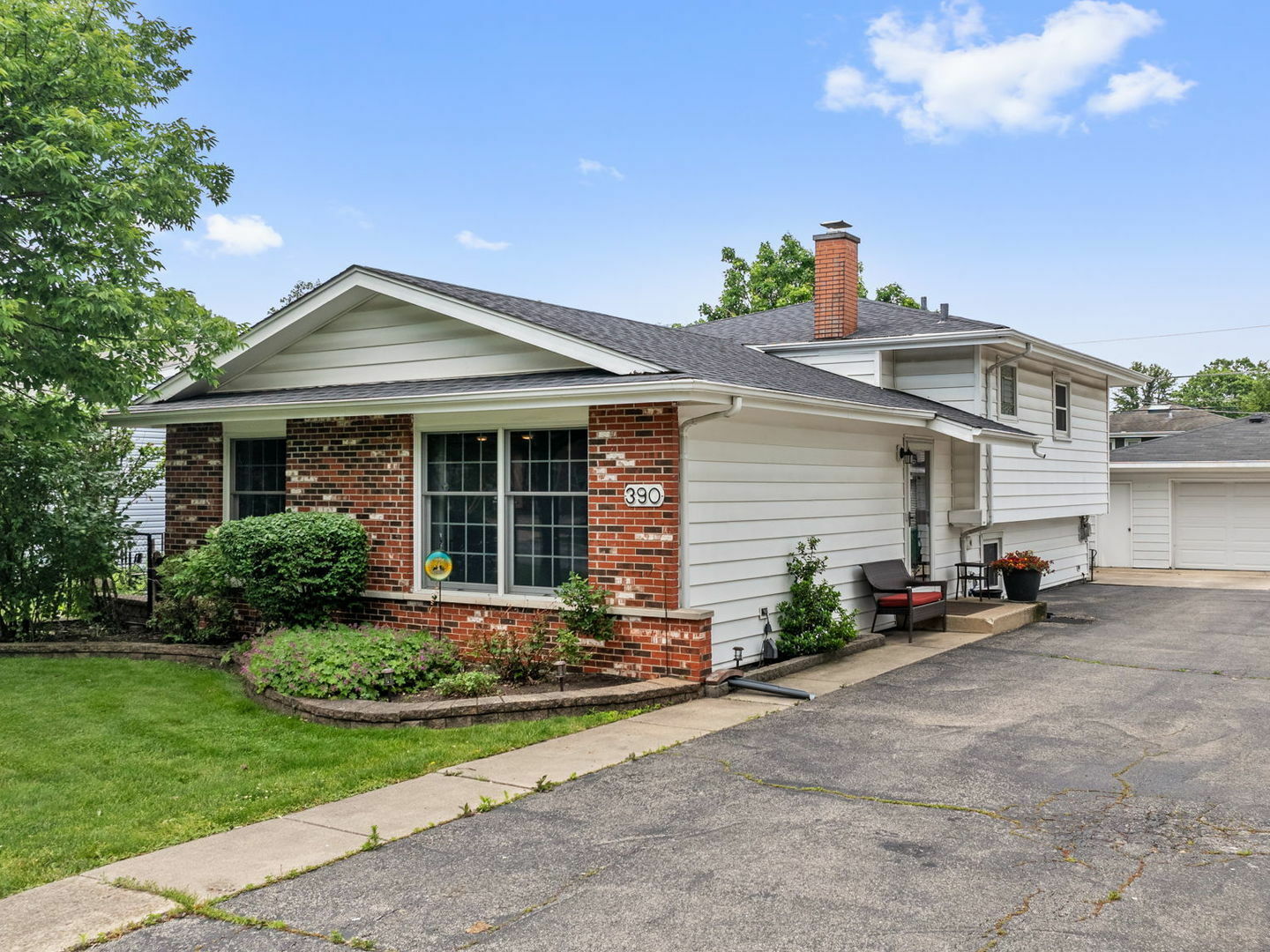 Property Photo:  390 N Grace Street  IL 60148 