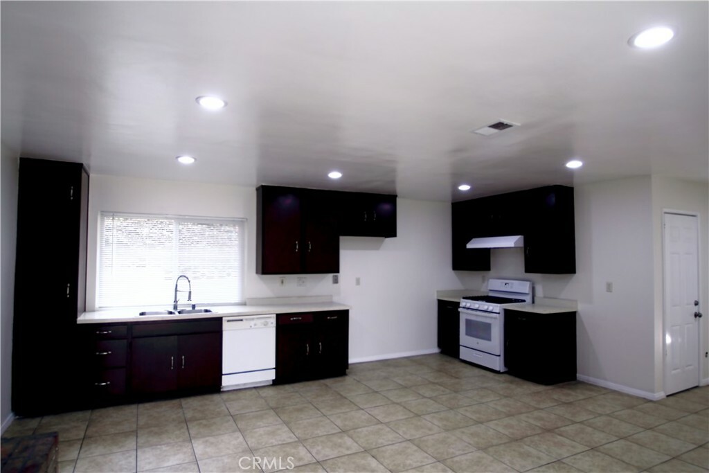 Property Photo:  764 E Turmont Street  CA 90746 