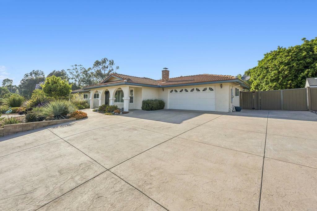 Property Photo: 525 Hilo Way CA 92081
