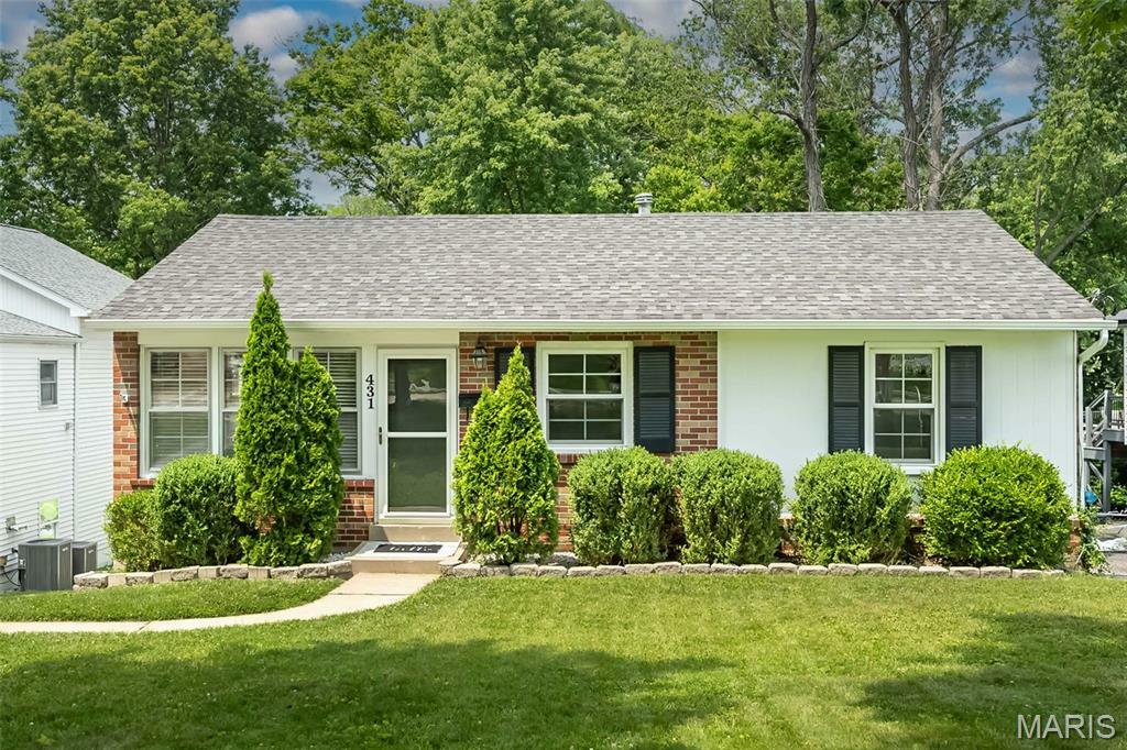 Property Photo: 431 Quan Avenue MO 63122