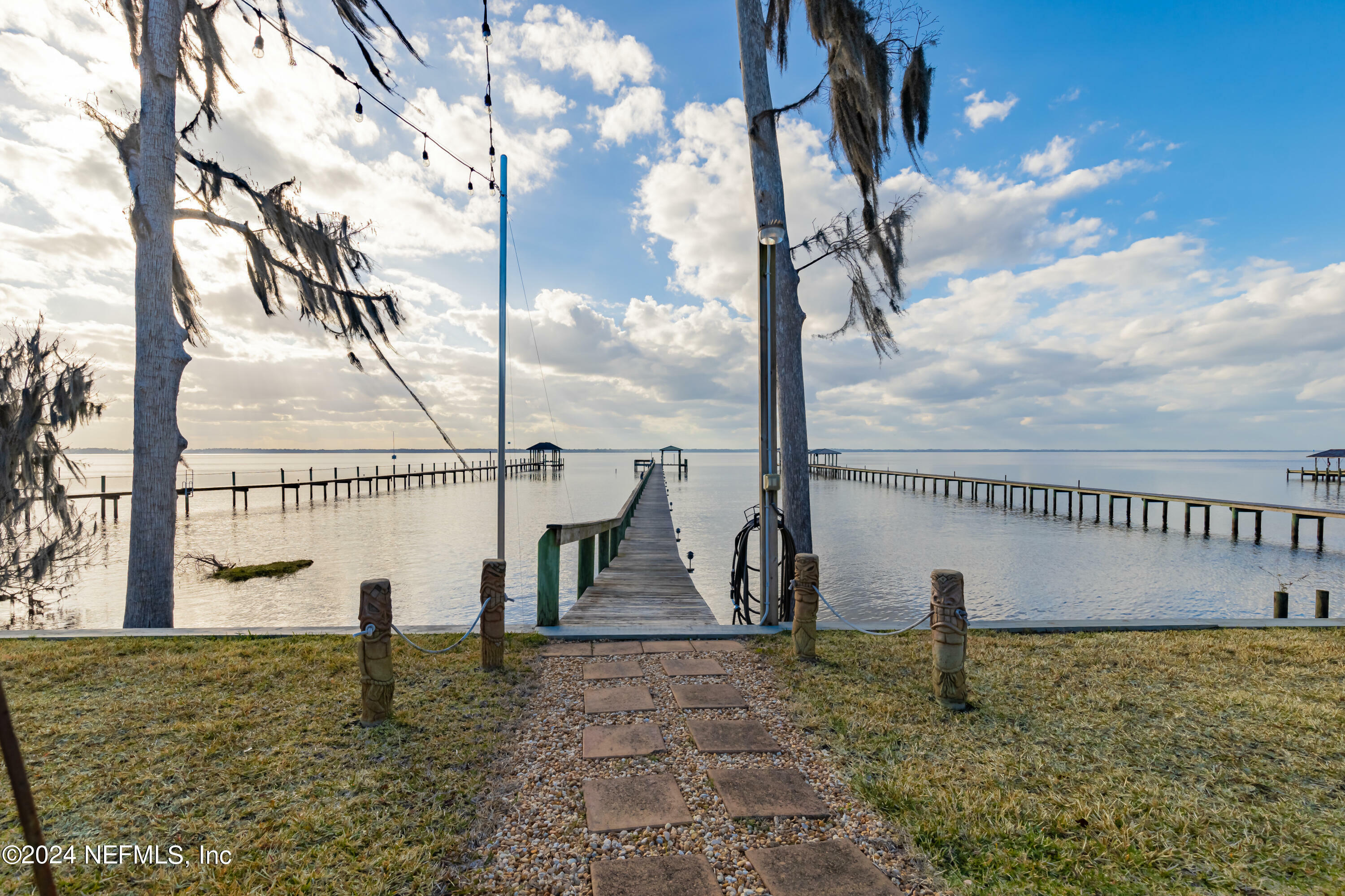 Property Photo: 841 Cr 13 S FL 32092