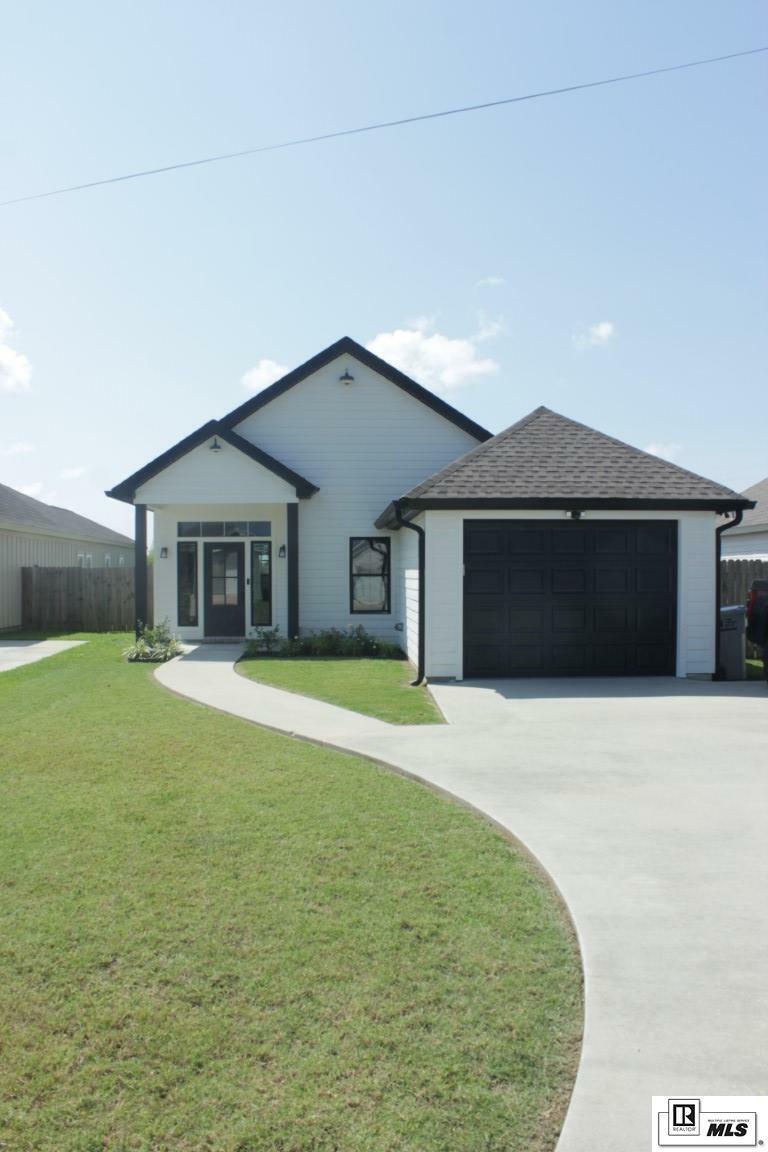 Property Photo: 138 Le Mans Loop LA 71280