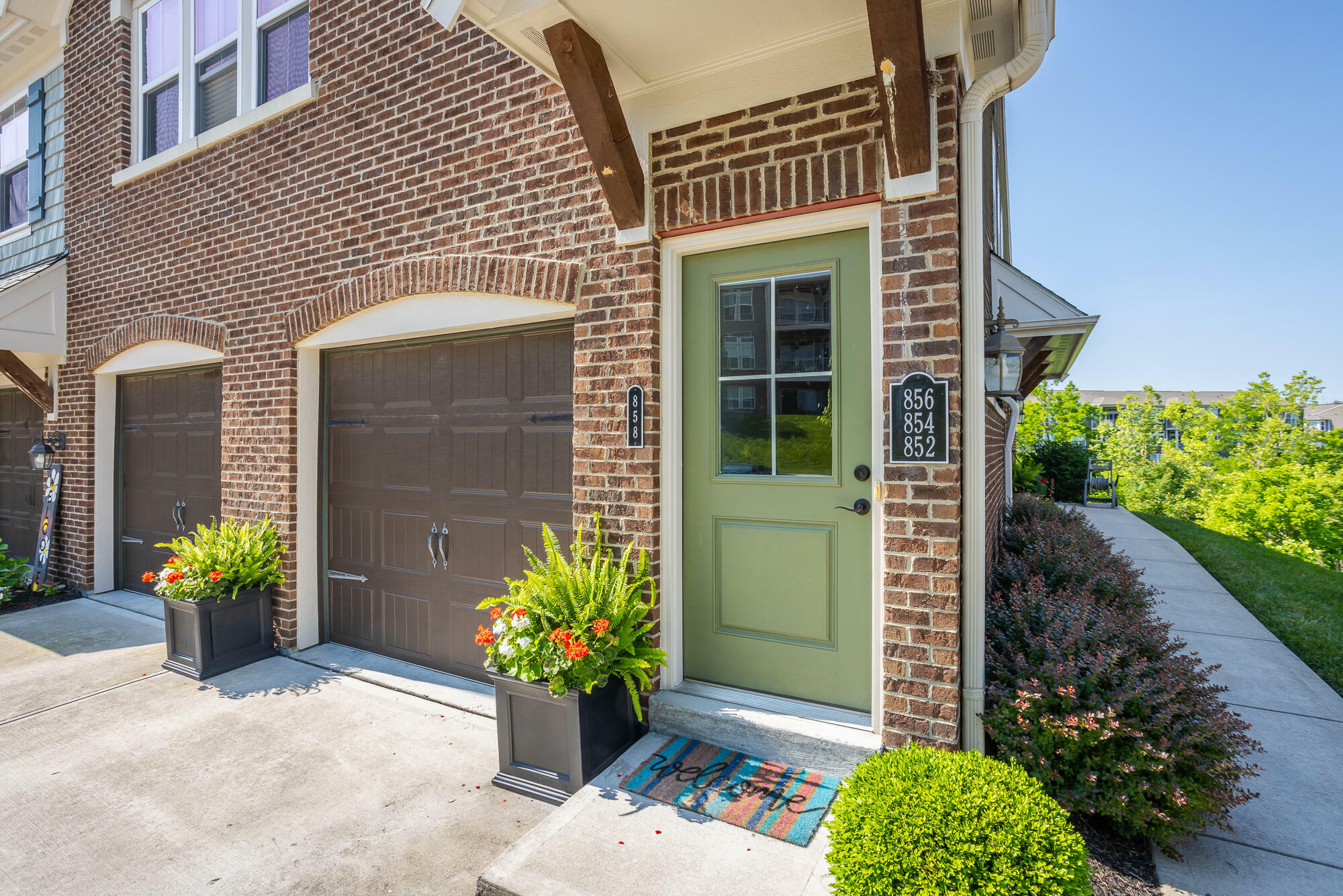 Property Photo: 858 Yorkshire Drive KY 41001