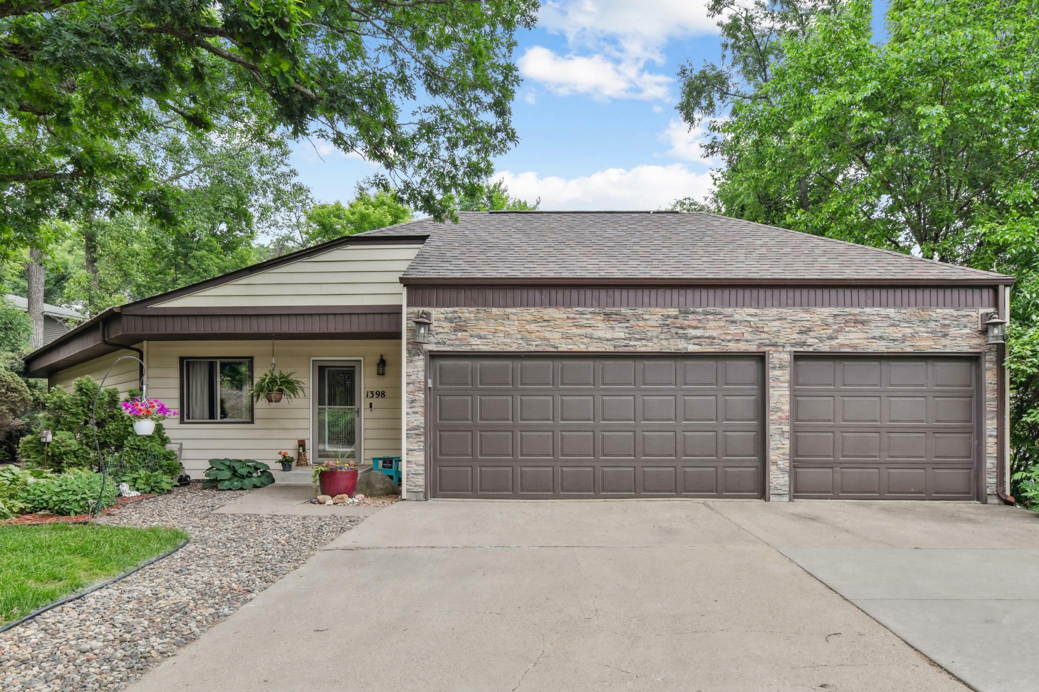 Property Photo: 1398 Summit Circle MN 55118