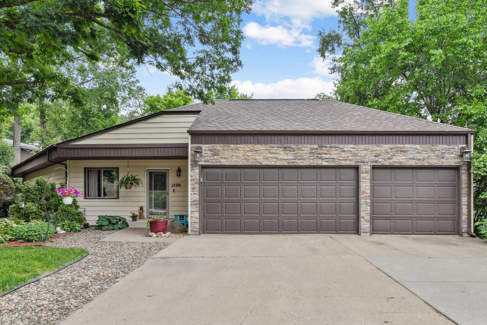 Property Photo:  1398 Summit Circle  MN 55118 