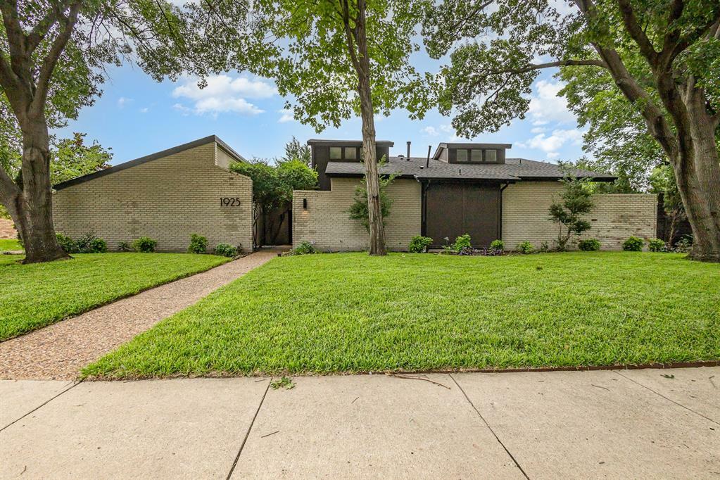 Property Photo: 1925 Sparrows Point Drive TX 75023