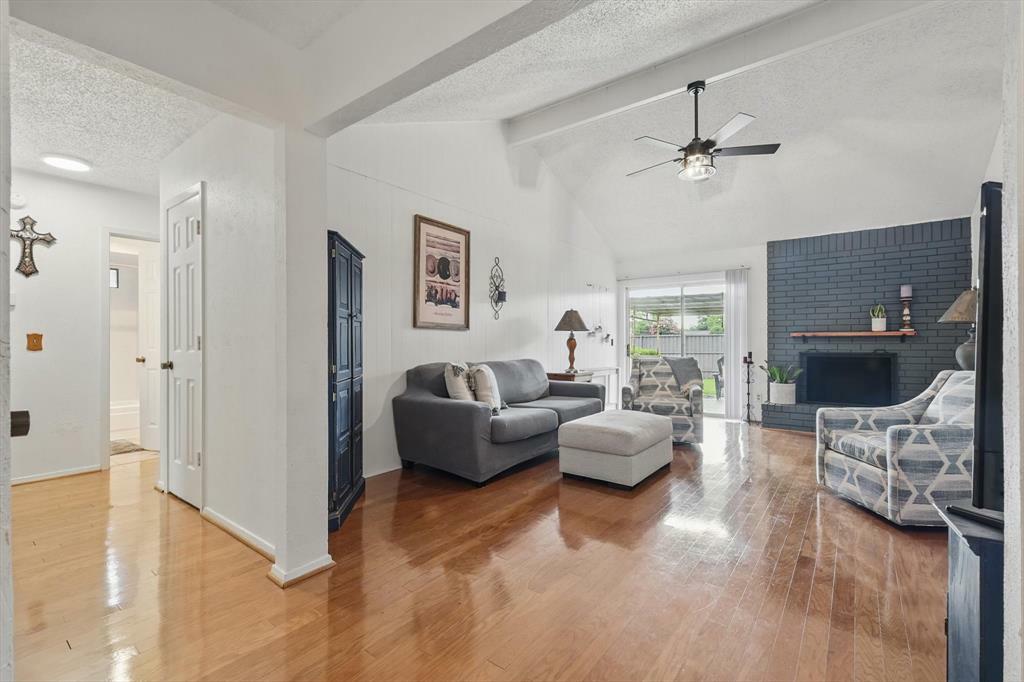 Property Photo: 2719 Scottsbluff Drive TX 75228