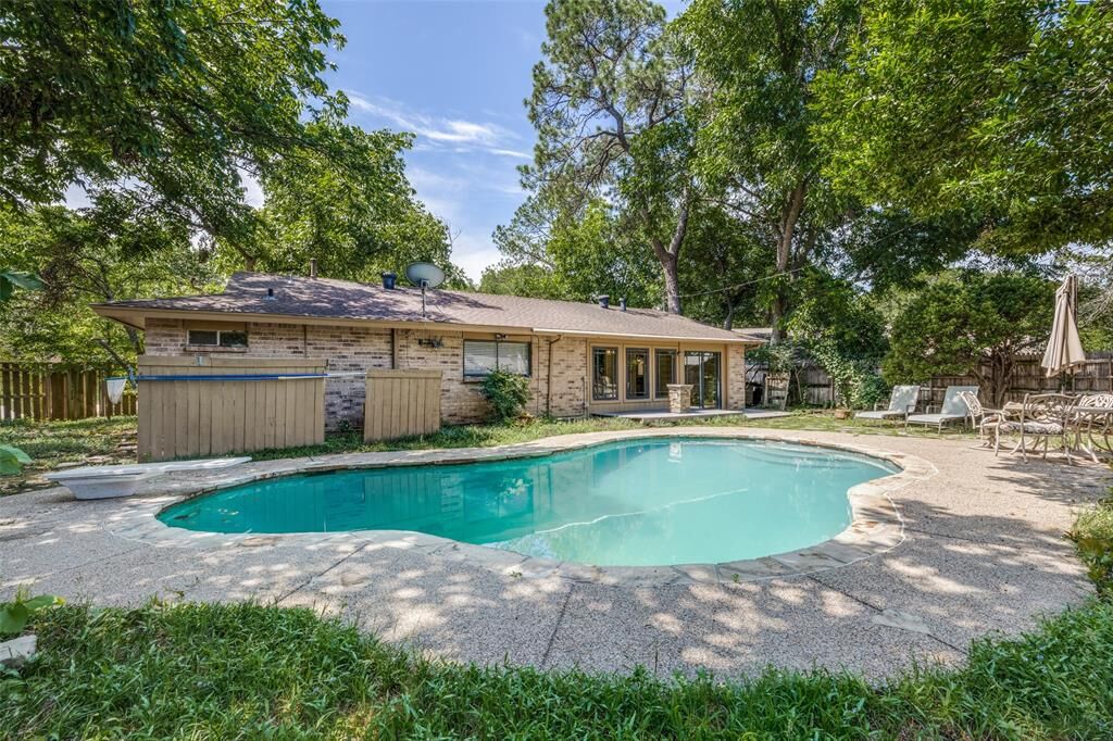 Property Photo: 2602 Brentwood Circle TX 76013