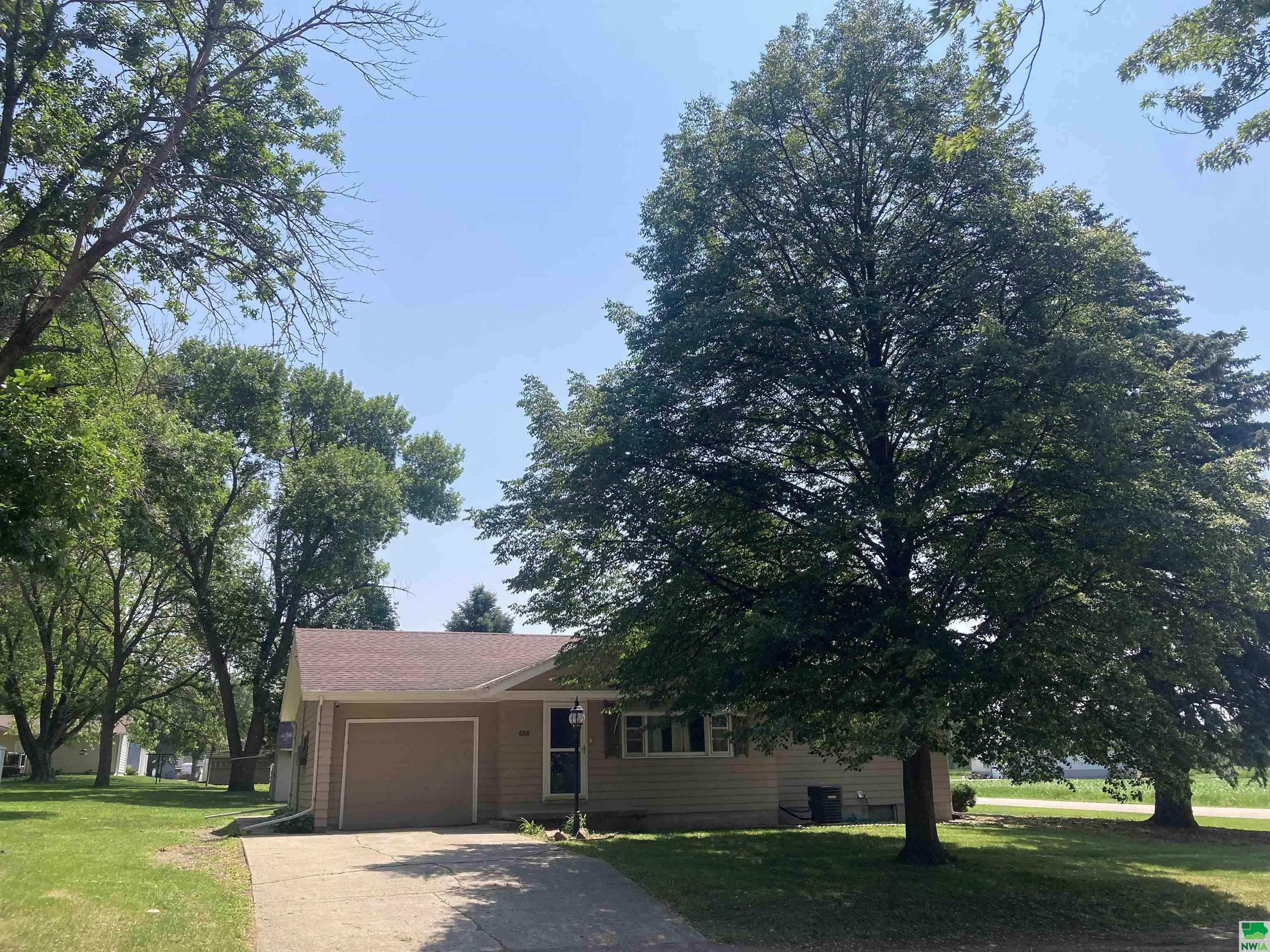 650 S 7th St  Akron IA 51001 photo