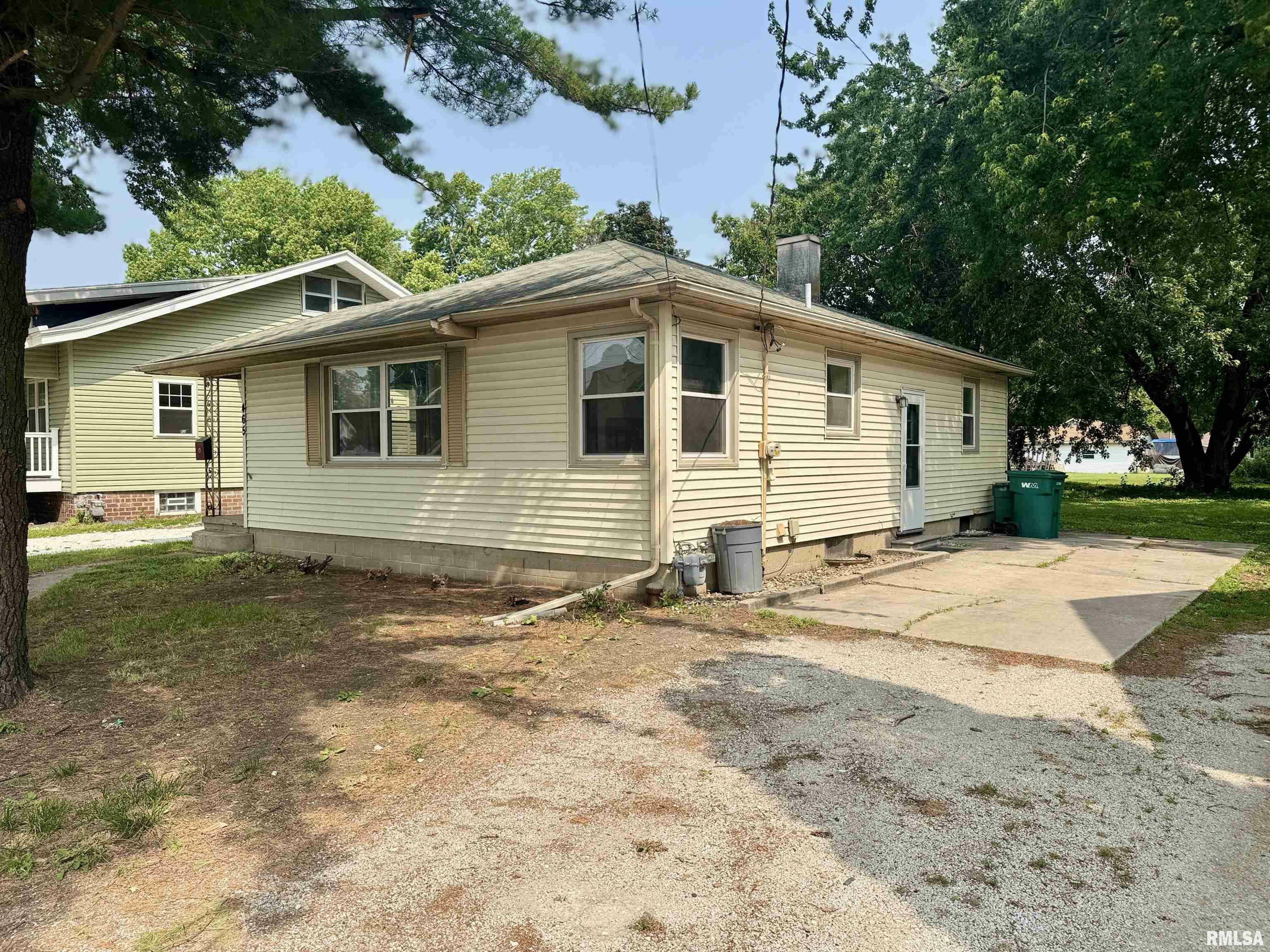 Property Photo: 465 Fifer Street IL 61401
