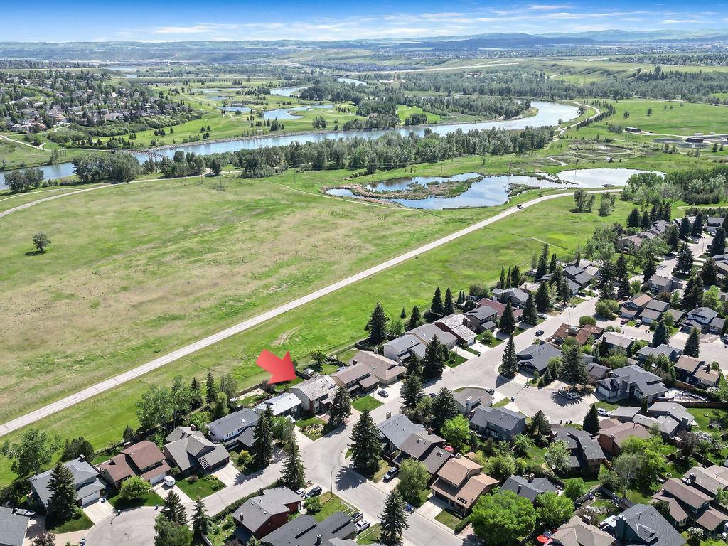 Photo de la propriété: 2527 Deer Side Drive SE AB T2J 5L7