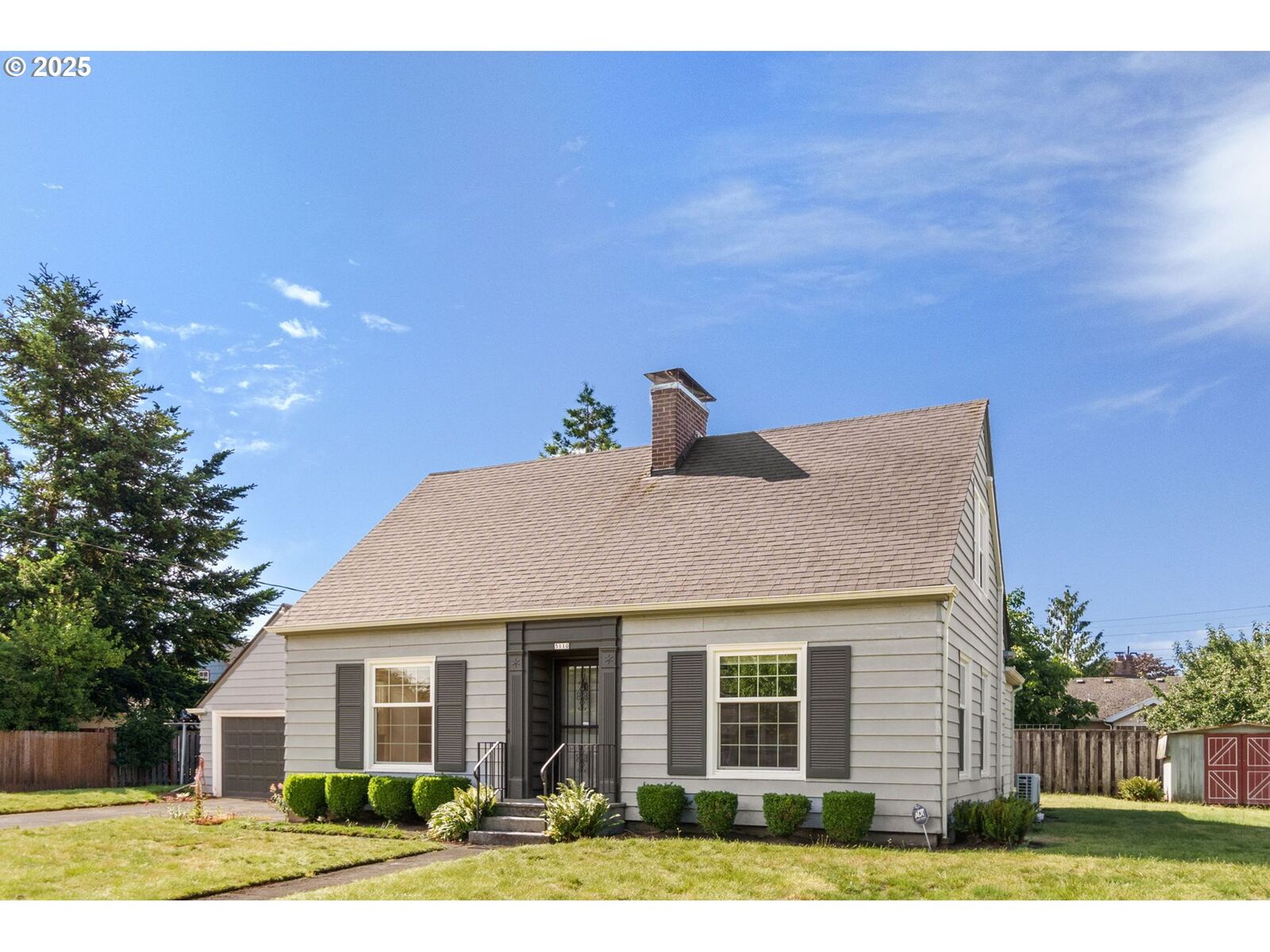 Property Photo:  5110 SE Harold St  OR 97206