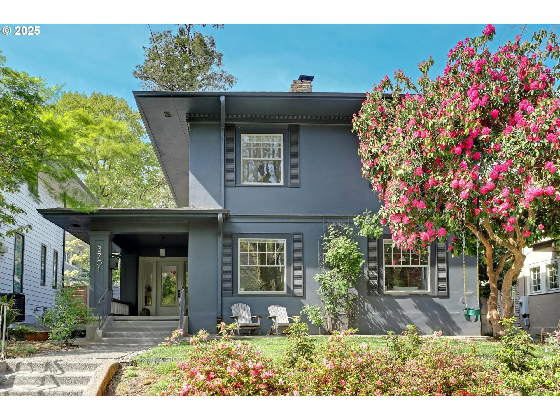 Property Photo: 3701 NE Davis St OR 97232