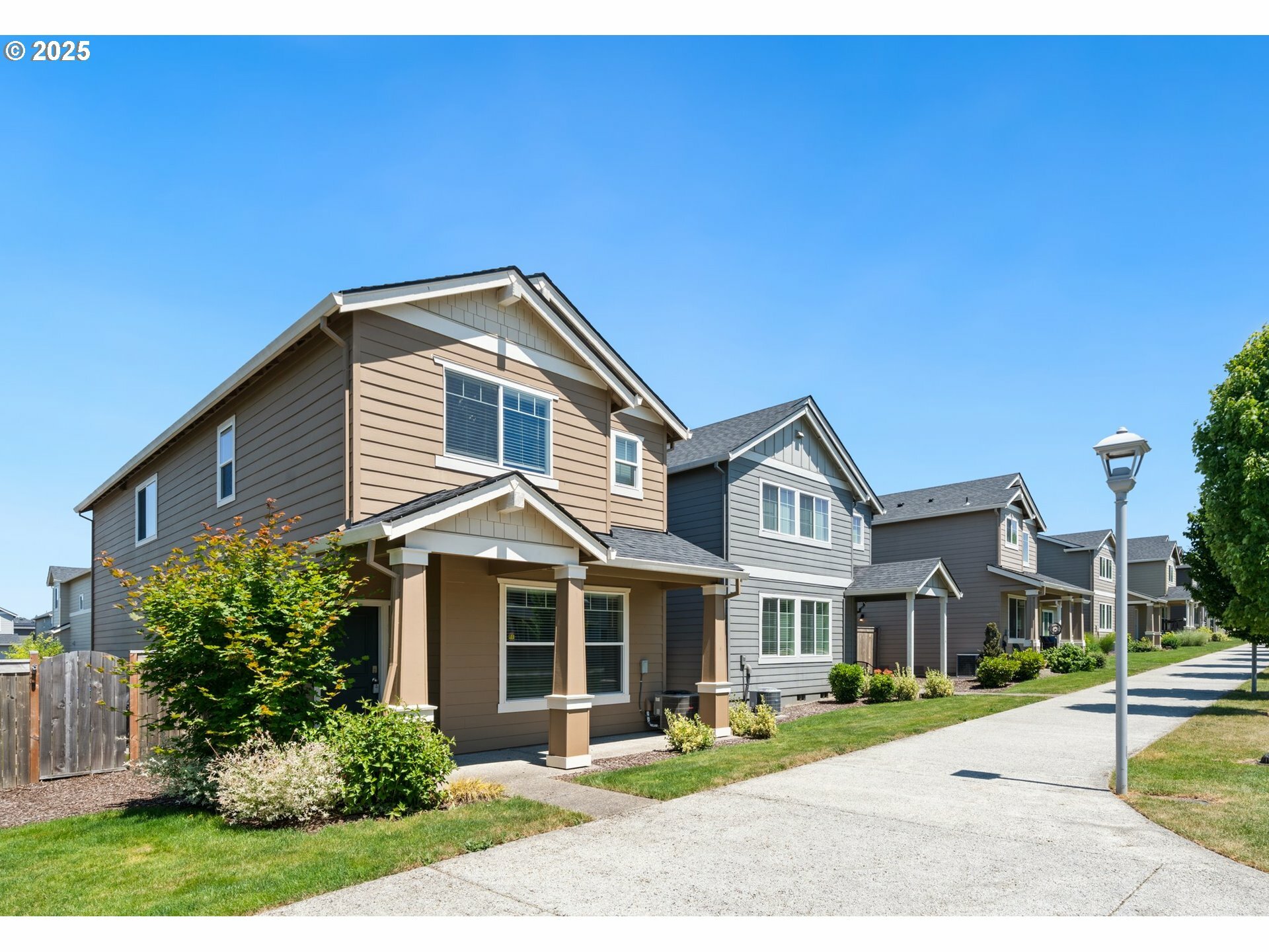 Property Photo: 2216 SE 16th Aly OR 97080