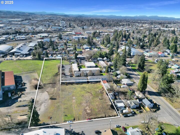 Property Photo:  134 N Cleveland St  OR 97402 