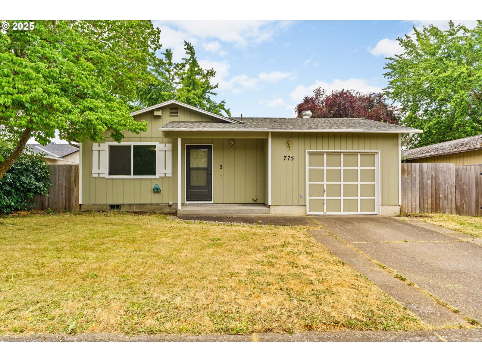 Property Photo:  775 Alder St  OR 97448 