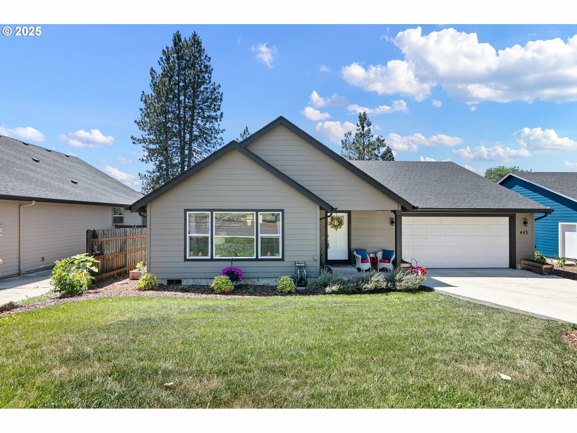 Property Photo: 443 N Hyland Ln OR 97452