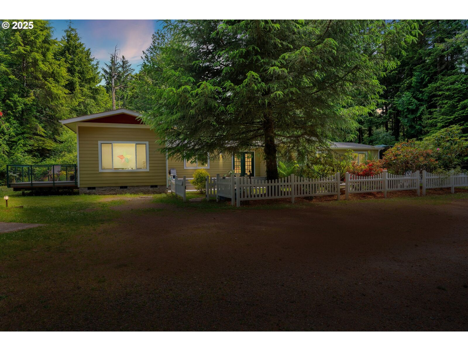 Property Photo:  4884 N Loftus Rd  OR 97439 